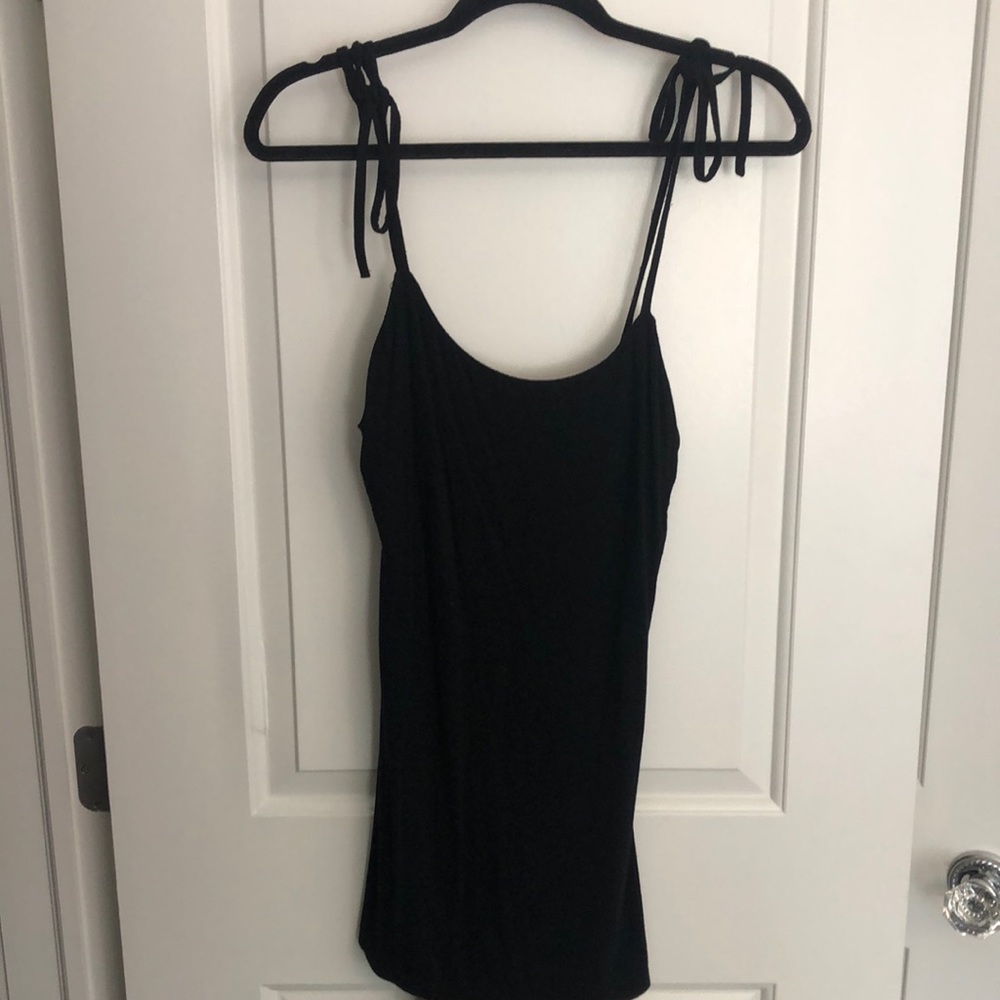 Super down black dress with tie straps